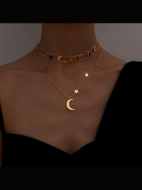 « Scopri il Fascino Stellare: Il Set Collana Girocollo Stella e Luna in Titanio Placcato Oro 18 Carati – Adeline »