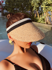 « Scopri il Fascino del Cappello di Paglia ‘Meave’: Il Tuo Nuovo Must-Have per la Spiaggia e il Sole »