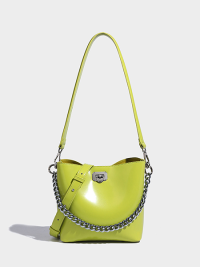 « Scopri la Borsa a Tracolla Sherry: Il Tocco di Stile che Rivoluziona il tuo Look »
