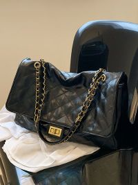 « Scopri la Versatilità della Borsa da Viaggio da Lavoro per Donna, Annie: Una Borsa a Tracolla Trapuntata di Grandi Dimensioni »