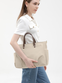 « Scopri il Fascino Funzionale del Nuovo Zaino 004: Borsa per Computer con Tasche Multiple »