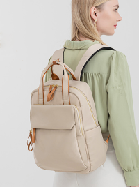 « Scopri il Fascino del Multi-Pocket Backpack con Manico Superiore – Zaino 002: Un Must-Have per Ogni Fashionista »