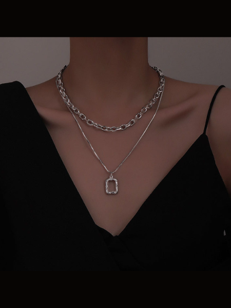 Collana Titanio Vivian: Il Must-Have Chic dell’Estate