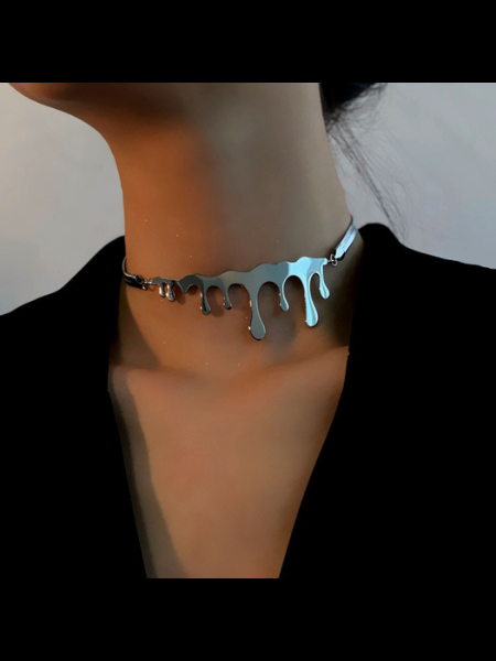 Eleganza Senza Tempo: La Collana Raya che Illumina l’Estate
